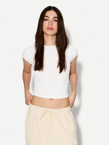 Bershka Тениска в бяло: отпред