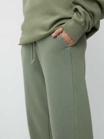 Pull&Bear Дънки Tapered Leg Панталон в зелено