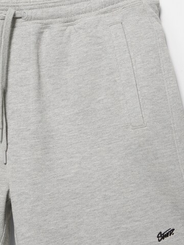 Pull&Bear Ohlapna forma Hlače 'STWD' | siva barva