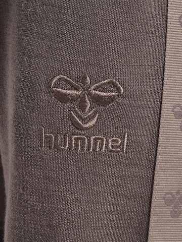 Hummel Regular Sporthose in Braun