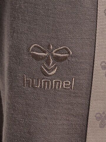 Hummel Tapered Sports trousers in Brown