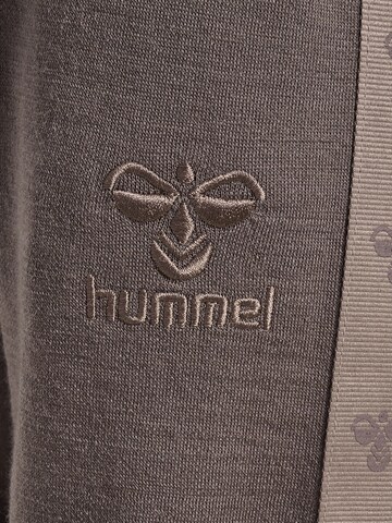 Hummel Regular Workout Pants in Brown