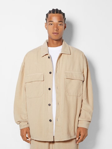 Bershka Comfort Fit Skjorte i beige: forside