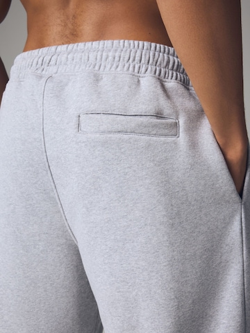 Tapered Pantaloni di Next in grigio