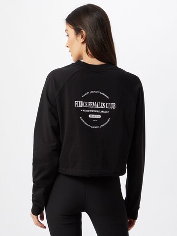 ABOUT YOU x GNTM Sweatshirt 'Xenia' i svart