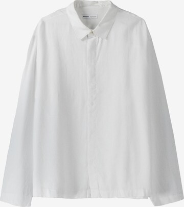 Bershka Regular fit Button Up Shirt in White: front