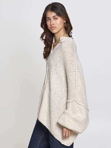 Lilavie Strickjacke ' Lolaa Oversize One Size ' in Beige