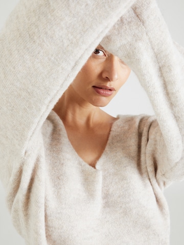 MUSTANG Sweter 'Carla' w kolorze biały