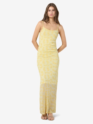 Noisy may - Vestido en amarillo: frente
