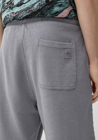 regular Pantaloni di s.Oliver in grigio