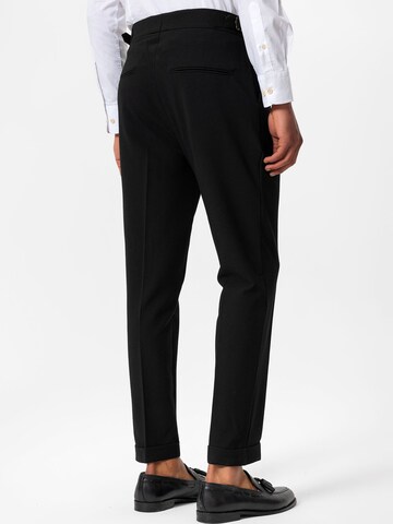 Tapered Pantaloni con pieghe di Antioch in nero