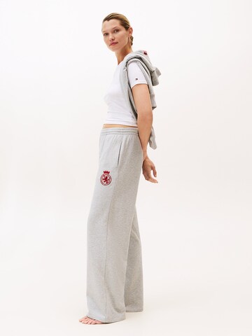 TOMMY HILFIGER Regular Joggers in Grau