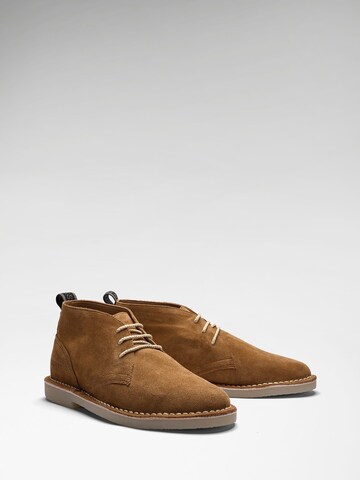 GUESS Schnürschuh in Braun