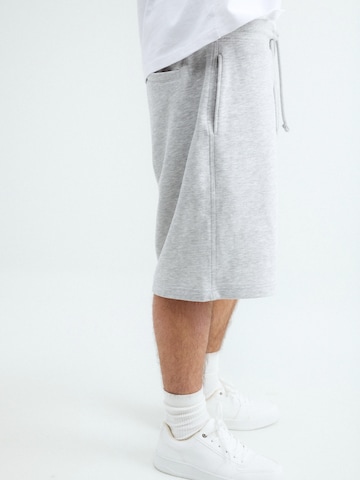 BALMOHK Loosefit Housut värissä harmaa