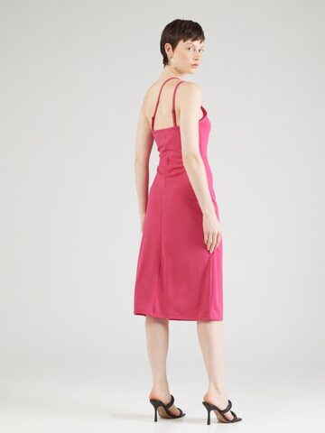 Trendyol Kleid in Pink