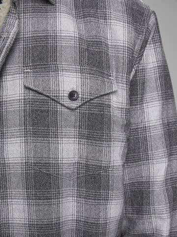 JACK & JONES Comfort fit Button Up Shirt in Grey