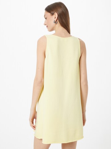 Rochie de la AMERICAN VINTAGE pe galben