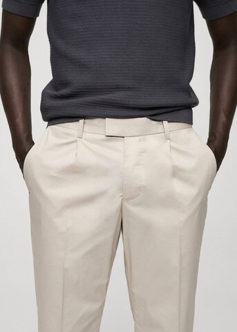 MANGO MAN Slimfit Bundfaltenhose 'Jon' in Beige