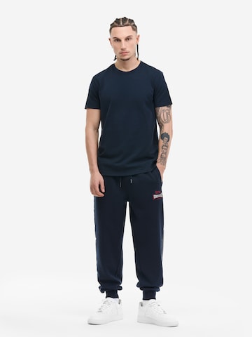 LONSDALE - Tapered Pantalón 'Delaval' en azul
