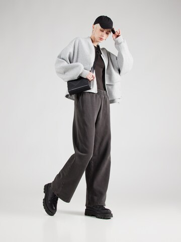 Wide leg Pantaloni di WEEKDAY in marrone