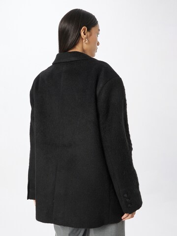 Oval Square Blazer in Black