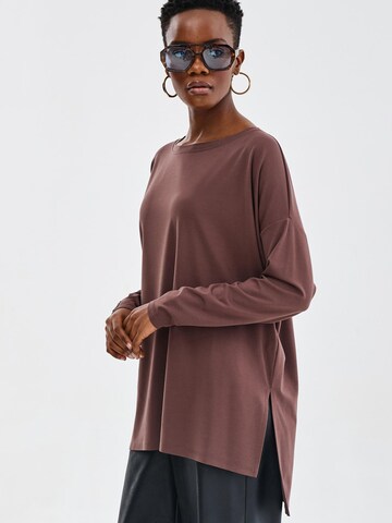 Blue Shadow Bluse 'Fina'‌ in Braun: Vorderseite