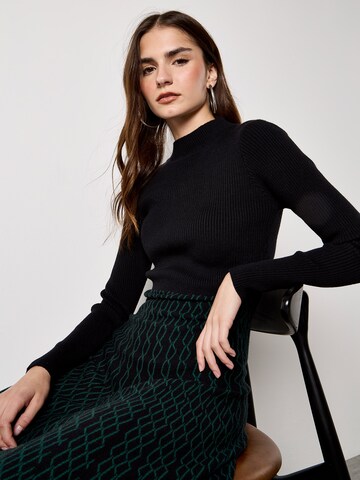 Apricot Dress ' ' in Black