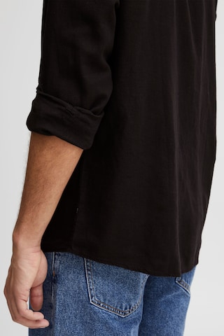 !Solid جينز مضبوط قميص 'Enea' بلون أسود