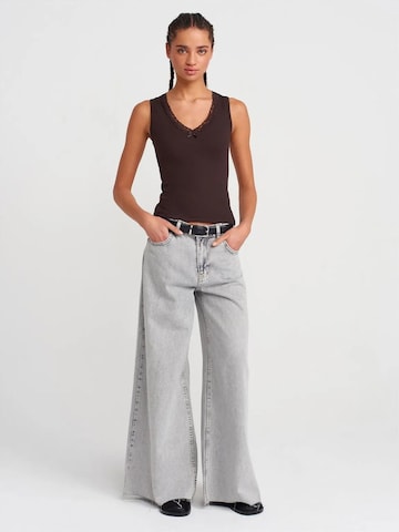 Dilvin - Blusa em castanho