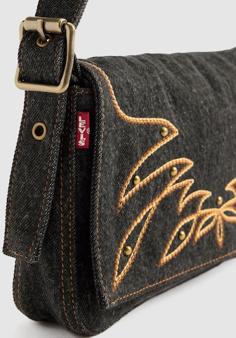 LEVI'S ® Olkalaukku 'BRANNAN' värissä musta