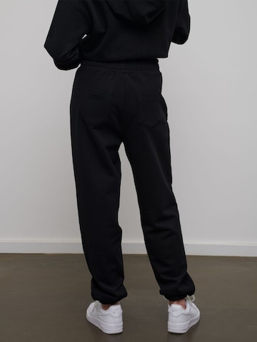 RÆRE by Lorena Rae Tapered Trousers 'Carmina' in Black