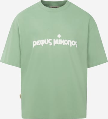 Tricou de la Pequs pe verde: față