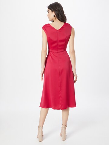 Robe de cocktail Vera Mont en rouge