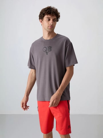 Maglietta di Tommy Life in grigio: frontale