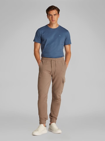 Calvin Klein Jeans Zwężany krój Bojówki w kolorze szary