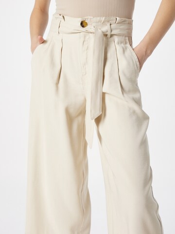 Wide leg Pantaloni con pieghe 'Aminta' di ONLY in beige