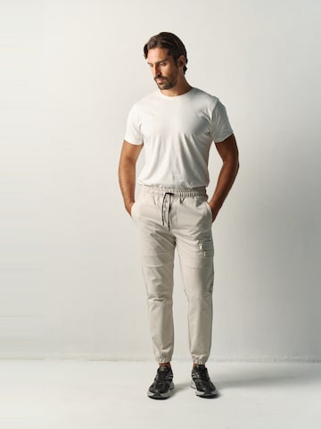 KOROSHI Tapered Byxa i vit: framsida