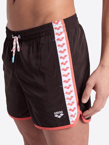 ARENA Badshorts 'TEAM STRIPE' i brun