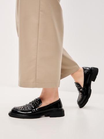 CESARE GASPARI Classic Flats in Black