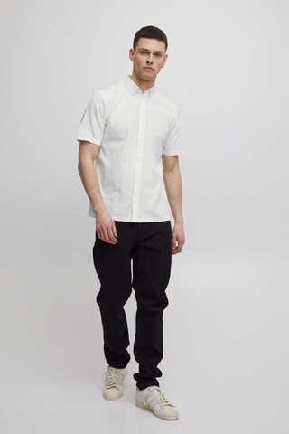 Casual Friday - Regular Fit Camisa 'Anton' em branco