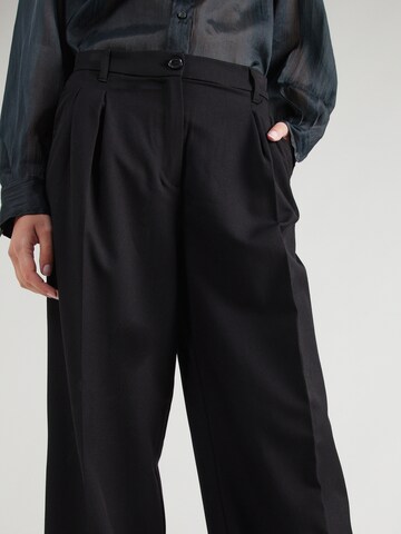 Monki Wide leg Pleat-Front Pants in Black