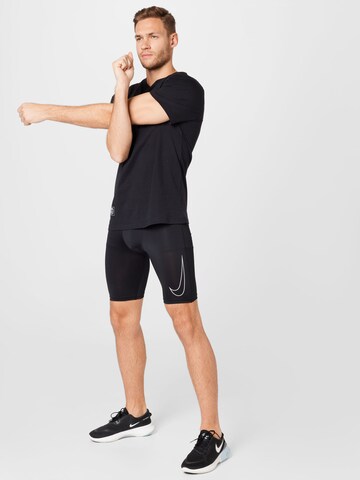 NIKE Skinny Sporthose in Schwarz