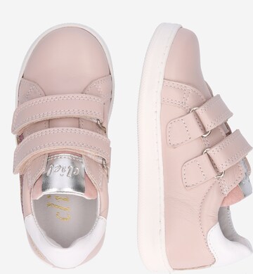 Sneaker di clic in rosa