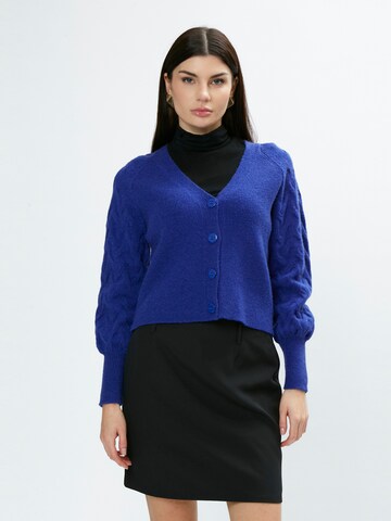 Influencer Knit cardigan in Blue: front