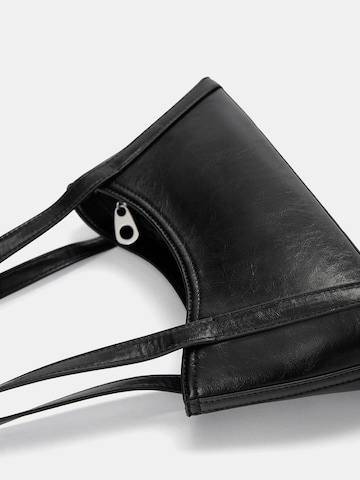 Pull&Bear Olkalaukku värissä musta
