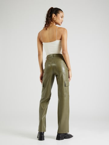Abercrombie & Fitch Ohlapna forma Kargo hlače 'CURVE LOVE' | zelena barva