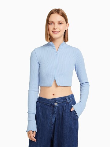 Bershka Strickjacke in Blau: Vorderseite