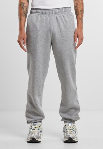 Loosefit Pantalon 'Essential' Urban Classics en gris : devant