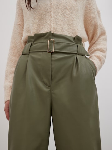 EDITED Loose fit Pleated Pants 'Margit' in Green