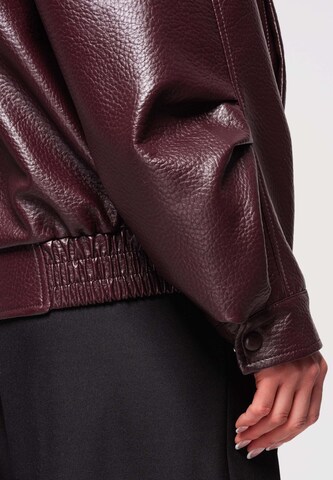 Ombre Jacke in Rot